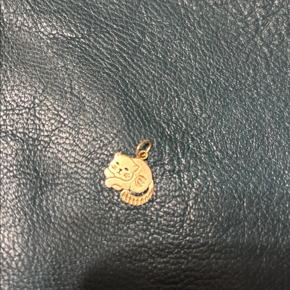 14KT Gold Cat Charm - Picture 2 of 4